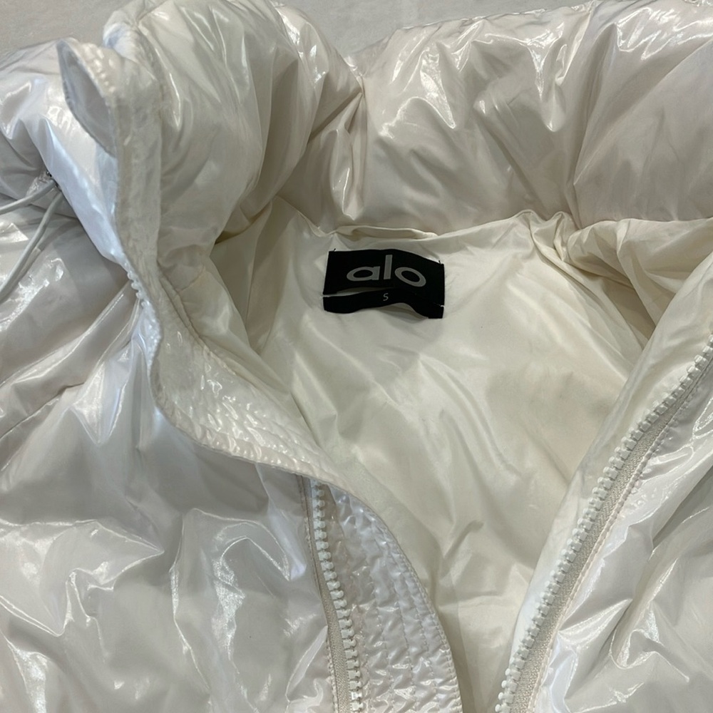 ALO Yoga White Glossy Puffer Coat